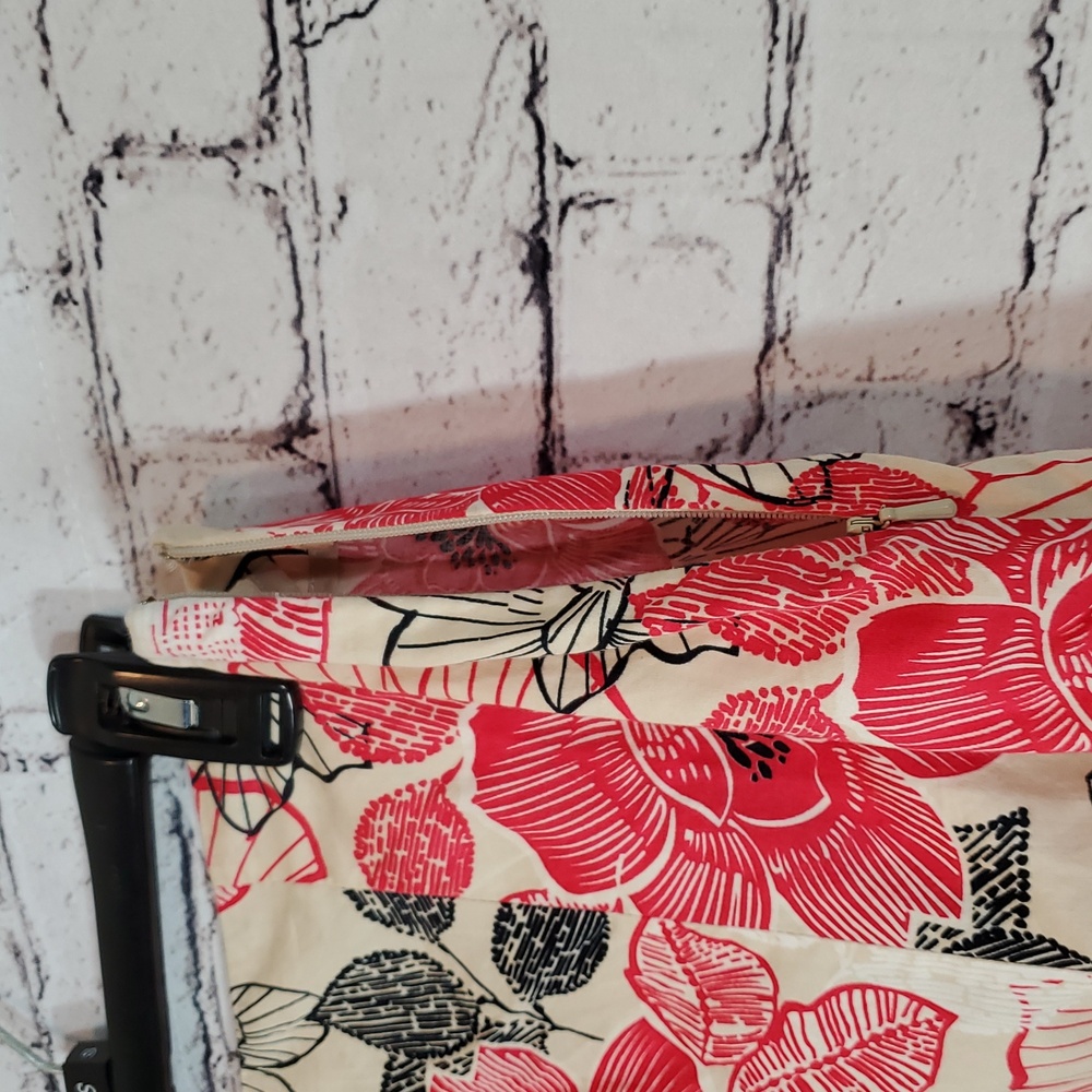 New York & Co. Floral A-Line Skirt — Red, Black, Cream — Size 8 - Picture 4 of 6